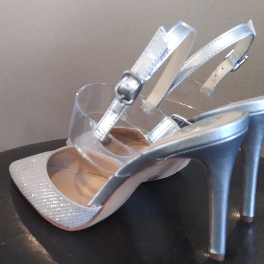 Vince camuto. Pumps - Picture 3 of 16